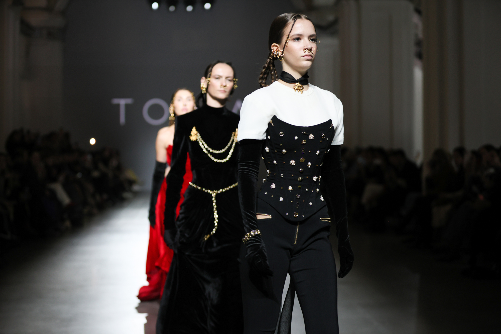 FW25-26: TONiA показ