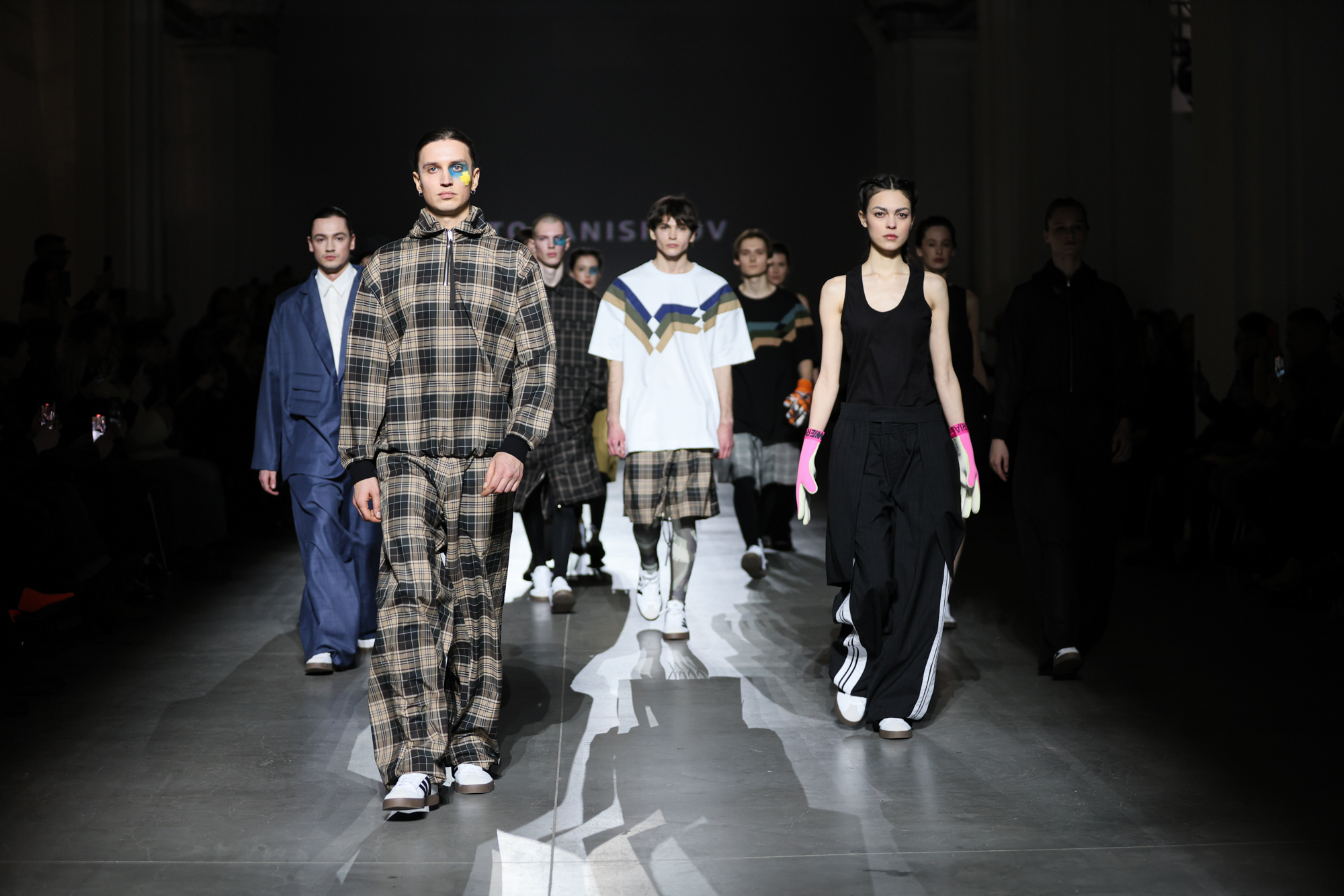 FW25-26: VIKTORANISIMOV показ
